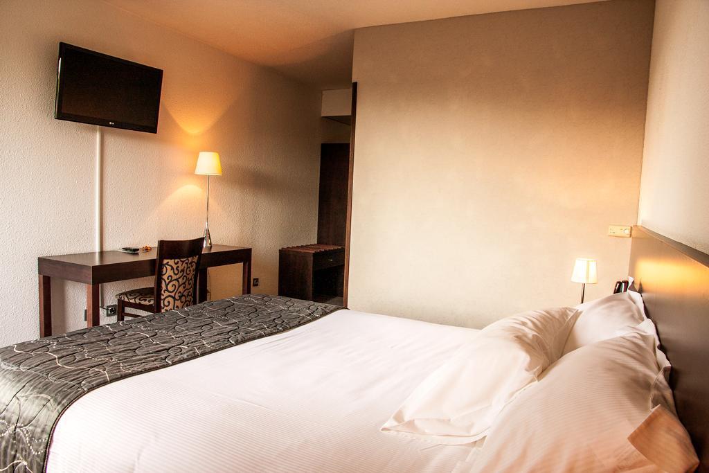 Hotel Les Amandiers トゥルノン・シュル・ローヌ エクステリア 写真